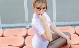 AISS爱丝(黄金版) – 当小哲遇上女神：原图和图片中的绝美瞬间