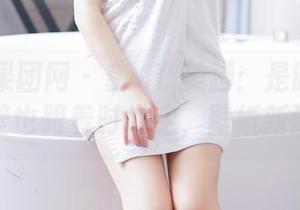 GIRLT果团网 – 龚玥菲美脚：是时候让你的墙壁也跟着时尚走，壁纸新选择！