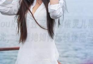 QingDouKe青豆客 – 娜依灵儿黑丝大片全套曝光，看看她如何玩转性感与优雅！