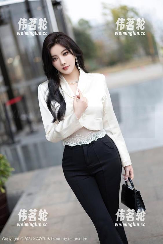 XIAOYU语画界 - 小海臀Rena的浴室探险——轻松美图，逗趣无限！