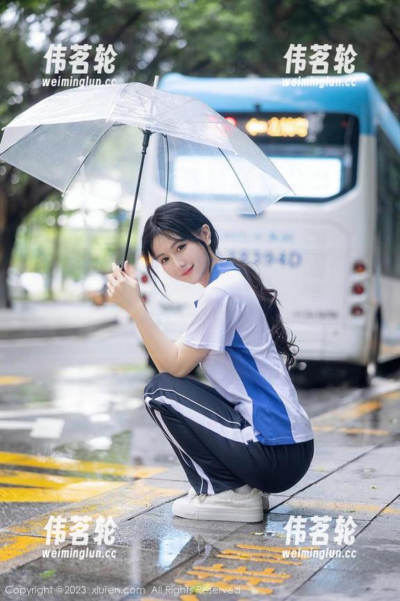 Xiuren秀人网 - 双笙Alina比基尼合集：你绝对不想错过的视觉诱惑，下载一下试试看！