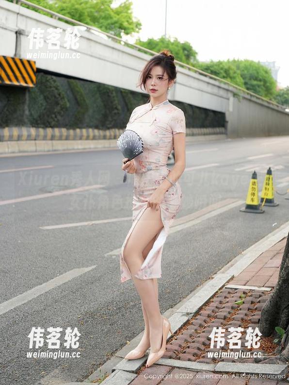 Xiuren秀人网-可儿kayen Xiuren秀人网 - 原图中的可儿kayen:女仆角色扮演的奇妙瞬间