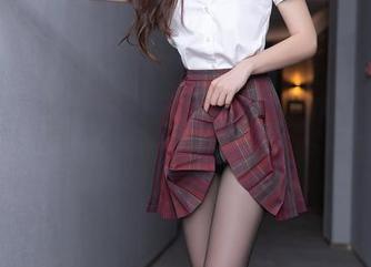 Xiuren秀人网 – 大琪琪Emily最新网袜合集：摄影师是个天才，模特也是！