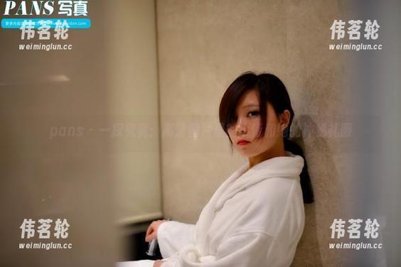 pans-小青 pans - 一探究竟:高清图片里的小青和她的神秘礼服