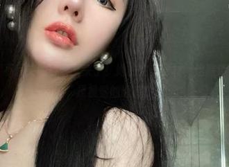 微密圈 – 不爱笑的赛琳又来了！她的完美身材，这高清壁纸简直是视觉的诱惑！