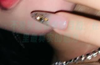 微密圈 – 不爱笑的赛琳的自拍：在线写真里最真实的魅力