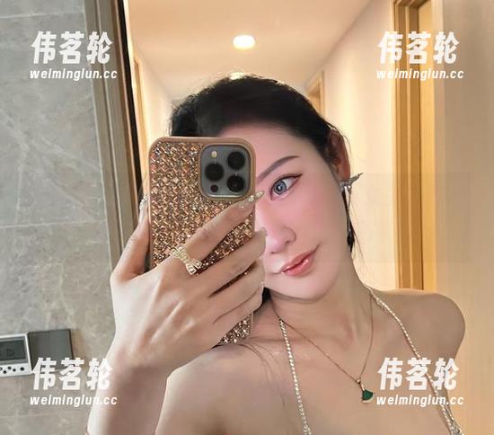 微密圈 - 不爱笑的赛琳，我们的剧情女主：走进她的写真合集，你会爱上这个故事！