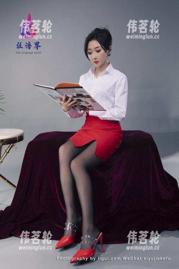 丽柜 - 在文静的世界里，长腿美图与资源交织成梦幻之旅！