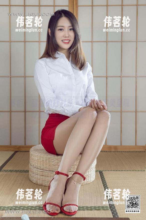 丽柜-甜甜 丽柜 - 甜甜的白衬衫:写真集完美呈现‘好想扑上去’的原图瞬间!