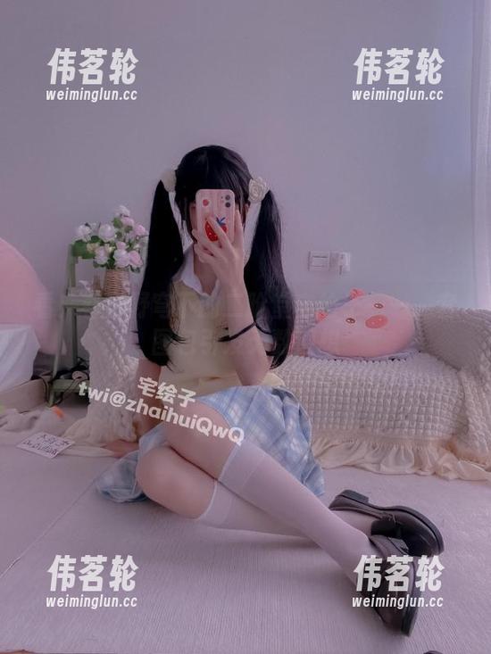 看！春日野穹下的二阶堂宅绘子——一套图包引发无数遐想