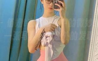 微密圈 – 俏妞t在瑜伽裤中的微妙瞬间：每一张写真都是意外的发现