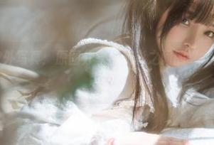六味帝皇酱户外写真：原图分享，光影之间的“女王”气质太吸引了！