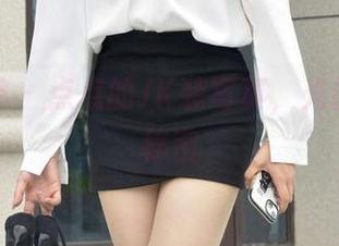 初夏女神 – 点点的JK装写真，光影下的小秘密