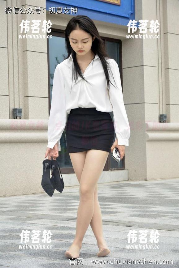 初夏女神-点点 初夏女神 - 点点的JK装写真,光影下的小秘密