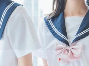 蓝色毛衣与萌娘的奇妙瞬间，喵糖映画分享一下，真是恼人又养眼！