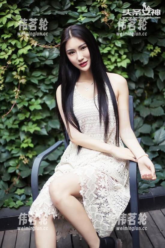 头条女神 - 当吊带邂逅迪爱儿：图库分享里隐藏了多少穿搭秘籍和小心机？
