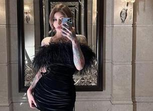 微密圈 – 奈斯希希海边写真分享：让大海知道我这小身板也可性感！