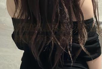 微密圈 – 奶雯的礼服写真：该怎么优雅地摔倒才不会被拍到呢？