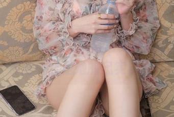 如果姜仁卿(강인경)穿白色比基尼是作品，那我一定是她的忠实粉丝！