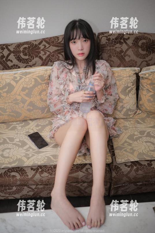 如果姜仁卿(강인경)穿白色比基尼是作品，那我一定是她的忠实粉丝！