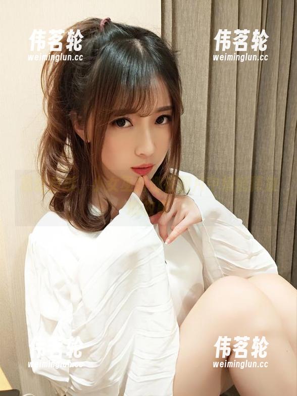 小女巫露娜 黑丝自摄,小女巫露娜在图片中悄悄释放的故事
