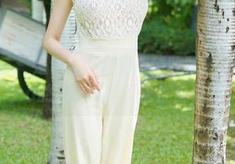 尤蜜荟 – 是谁在网盘里悄悄收藏娜露selena的美足写真？快来看看！