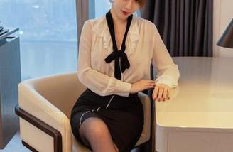 尤蜜荟 – 打开是小逗逗的长腿写真图册，瞬间明白什么叫“一米八的画面感”。