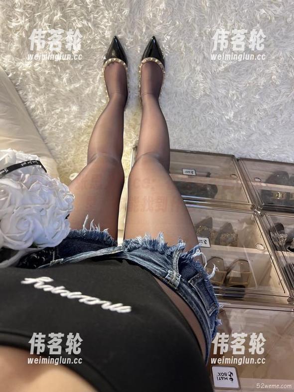 微密圈 - 张思允nice：在烈焰玫瑰的房车里，你能找到什么？
