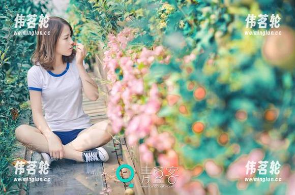 推女神 - 天台精选图包：程彤颜在阳光下的各种放空时刻