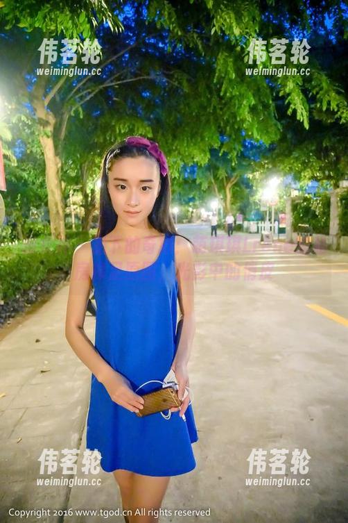 推女神-萌琪琪Lrene 推女神 - 足下的奇妙:萌琪琪Lrene的私房裸足原图,光影中的俏皮