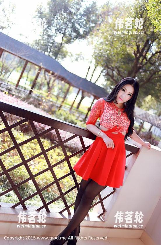 推女神-谢忱倬 推女神 - 谢忱倬的天台风情:高清写真,光影下的调皮瞬间