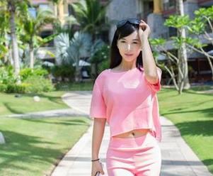推女郎 – 于大小姐学妹写真套图：看完感觉要去上半天课！