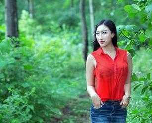推女郎 – 黑丝魅惑来袭，王馨瑶无圣光状态下的真实样貌，真是惊艳！