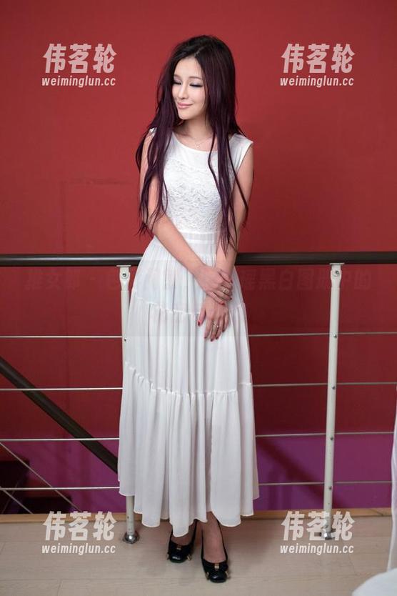推女郎-王馨瑶 推女郎 - 色彩阉割,王馨瑶黑白图册中的秘密与诗意