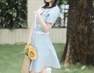 是依酱吖的光，悄悄藏在这个写真图包里，快来找找！