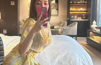 微密圈 – 果儿Victoria分享的美脚福利，悄悄酝酿着一种奇妙的吸引力。