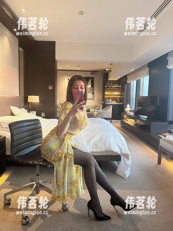 果儿Victoria 微密圈 - 果儿Victoria分享的美脚福利,悄悄酝酿着一种奇妙的吸引力。