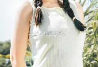 当桃墨公子遇上罗莎莉亚：私拍图集带你走进梦境