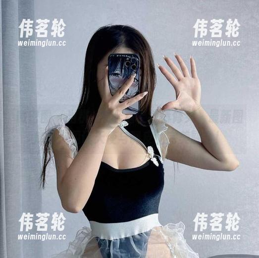 桃沢樱呀 微密圈 - 当桃沢樱呀遇上纯情修女,最新图库带你见证天使与调皮的完美融合!