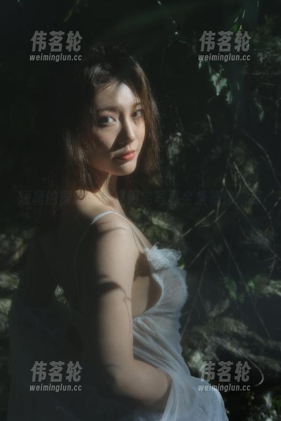 短裙的舞动，桃良阿宅写真全集等你来探索