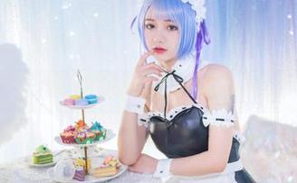 缱绻棉袜：洛丽塔大哥的写真魔法