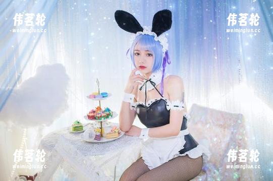 缱绻棉袜：洛丽塔大哥的写真魔法