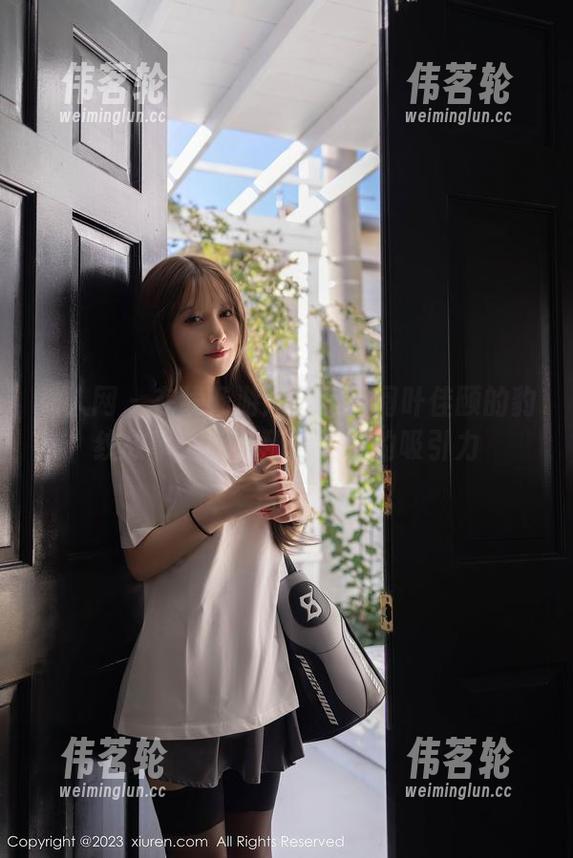 秀人网 - 在线畅游：一起翻阅叶佳颐的豹纹故事，感受那份隐秘的吸引力
