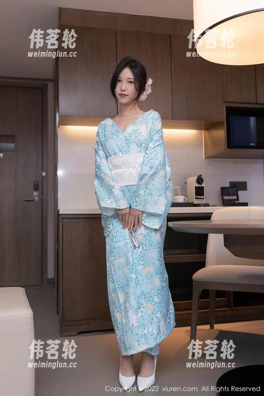 秀人网 - 制服OL也可以甜蜜：心妍小公主的私拍新花样！