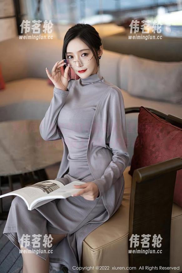 秀人网 - 林悠悠的礼服美图：壁纸再好，也不如她身上的这一抹色彩！