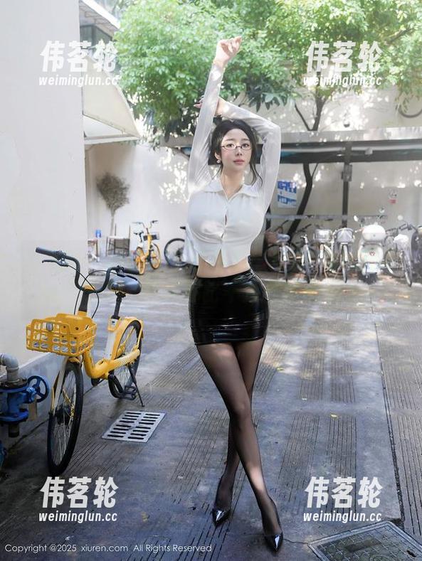 秀人网 - 林文文在线图集：旅拍-她与美景的撕逼战，跟谁都比不过自然的强大！