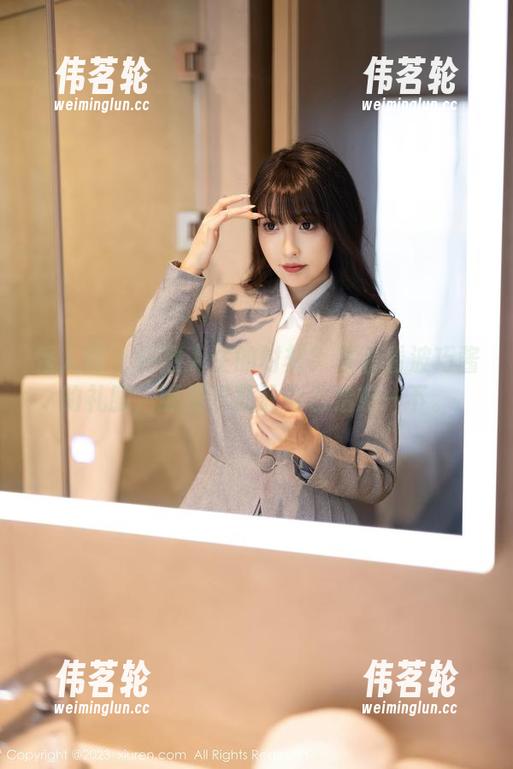 秀人网-波巧酱 秀人网 - 怀疑人生的时刻?来看看波巧酱的礼服,顺便下载让自己治愈一下。