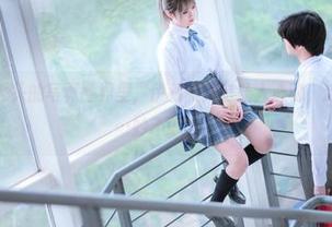 在秋楚楚不秃头的写真世界里，伊利雅美游让人心动，这感觉真是……妙不可言！