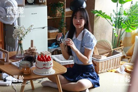 绮梦摄影-小艺 绮梦摄影 - 小艺的套图:光影交织下的女孩,隐隐透露出一丝丝暧昧,足以让人猜想无数。