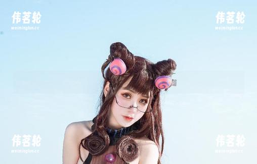 芊川一笑MNK 私拍合集:芊川一笑MNK与紫式部泳装的微妙默契